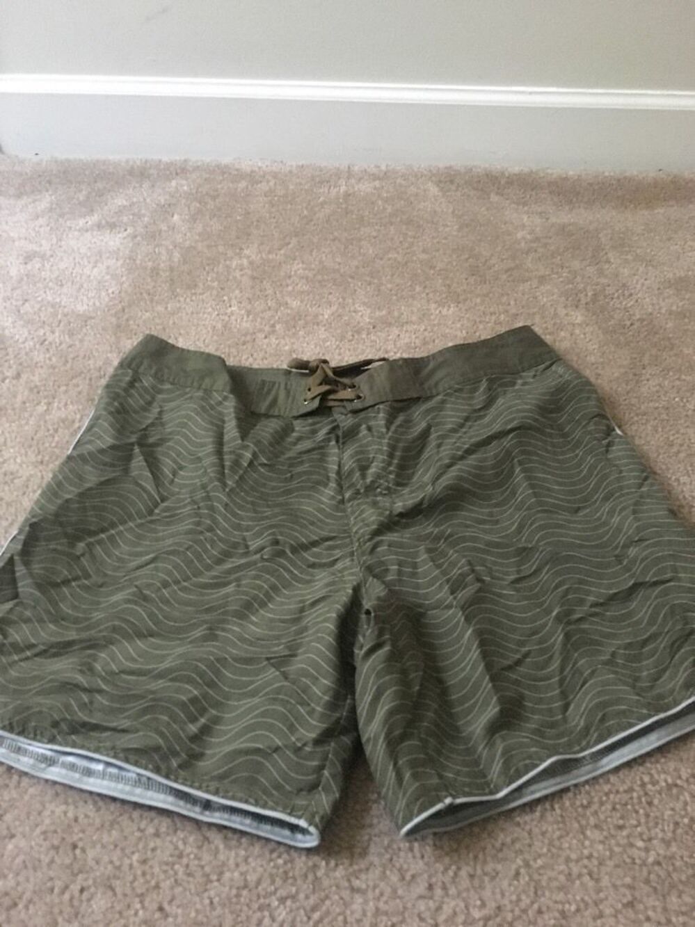 Mossimo Men's Printed Swim Shorts Trunks Unlined Size 34 Green & White